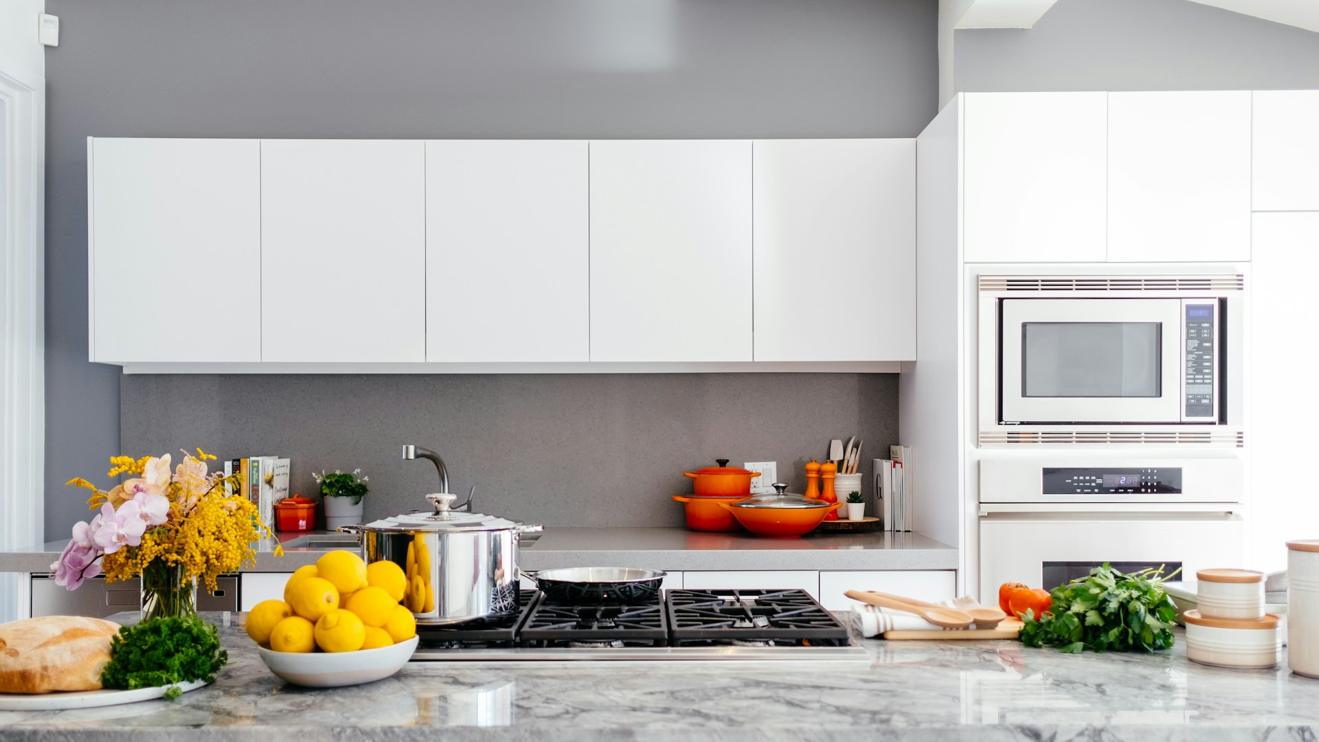 Modern kitchen with Loblich gas cooktop